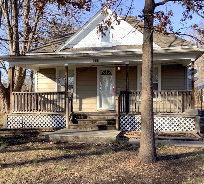 property at 841 E Hamblin St