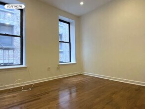 222 Thompson St in New York, NY - Building Photo - Building Photo