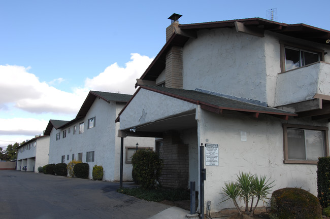 La Granada Apartments in Fresno, CA - Building Photo - Building Photo