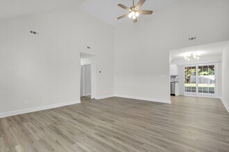 204 Two Oaks Ct in Newport, NC - Building Photo - Building Photo