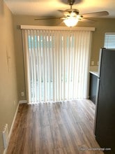 19202 SE River Rd in Milwaukie, OR - Foto de edificio - Building Photo