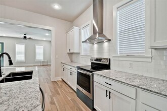 930 S College Ave in Fayetteville, AR - Building Photo - Building Photo