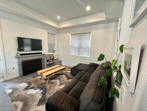 26601 Country Creek Ln in Calabasas, CA - Building Photo - Building Photo