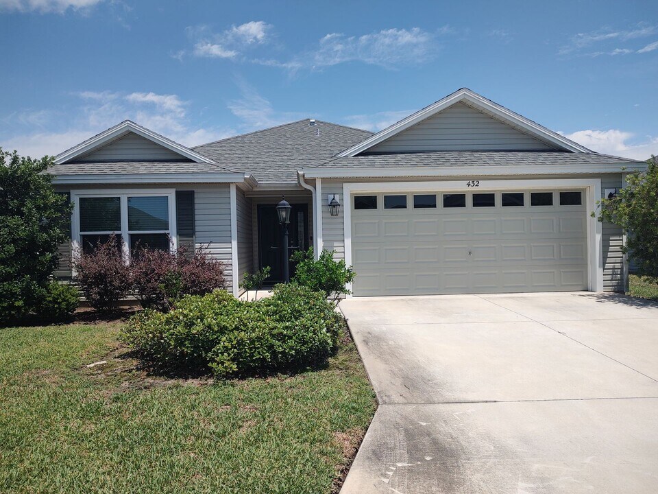 432 Mincey Loop in the Villages, FL - Building Photo