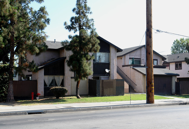 1039 W Central Ave in Santa Ana, CA - Building Photo - Building Photo