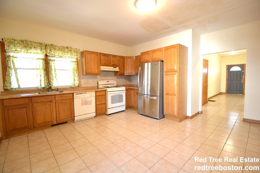 444 Beech St, Unit 1 in Boston, MA - Building Photo