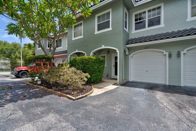 property at 804 SW 4th Ave