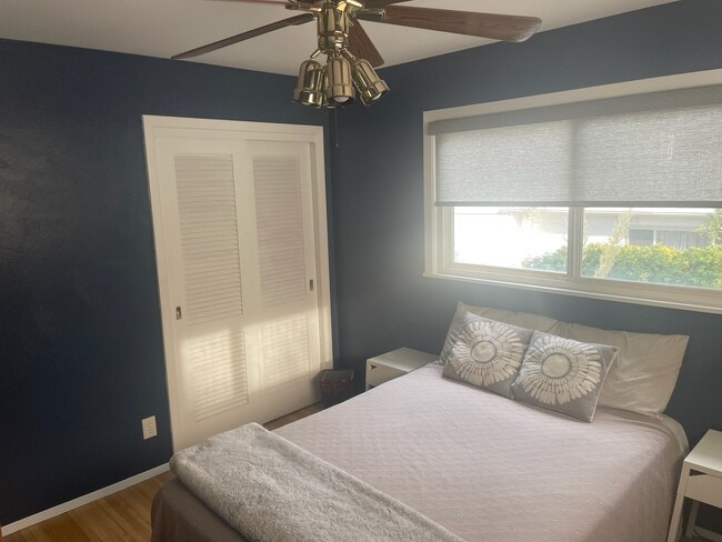 1316 Arizona St NE, Unit Corner Bedroom in Albuquerque, NM - Building Photo - Building Photo