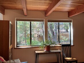 144 Strawberry Ln in Ashland, OR - Building Photo - Building Photo