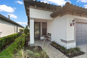 2231 Yellowfin Cir in Naples, FL - Foto de edificio - Building Photo
