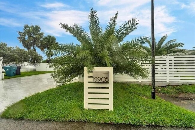19905 SW 135th Ave in Miami, FL - Building Photo - Building Photo