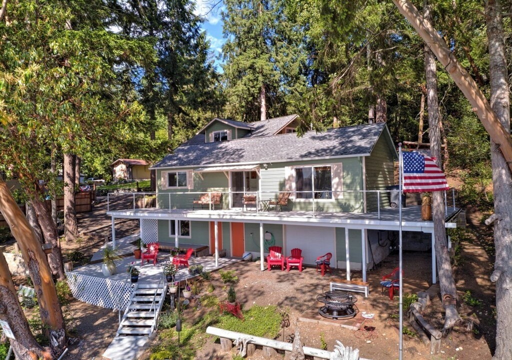 81 E Orchard Ln in Shelton, WA - Building Photo