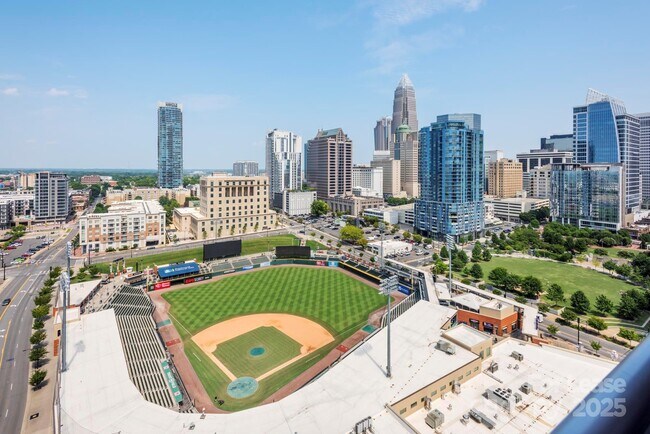 401 S Graham St in Charlotte, NC - Building Photo - Building Photo