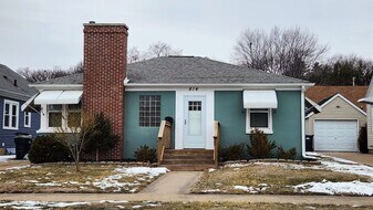 814 Park Pl in Clinton, IA - Building Photo