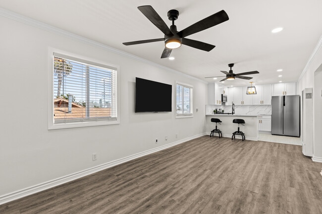3123 W 60th St, Unit B in Los Angeles, CA - Building Photo - Building Photo