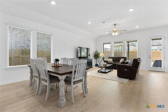 2132 Magnolia Hl Dr in Leander, TX - Foto de edificio - Building Photo