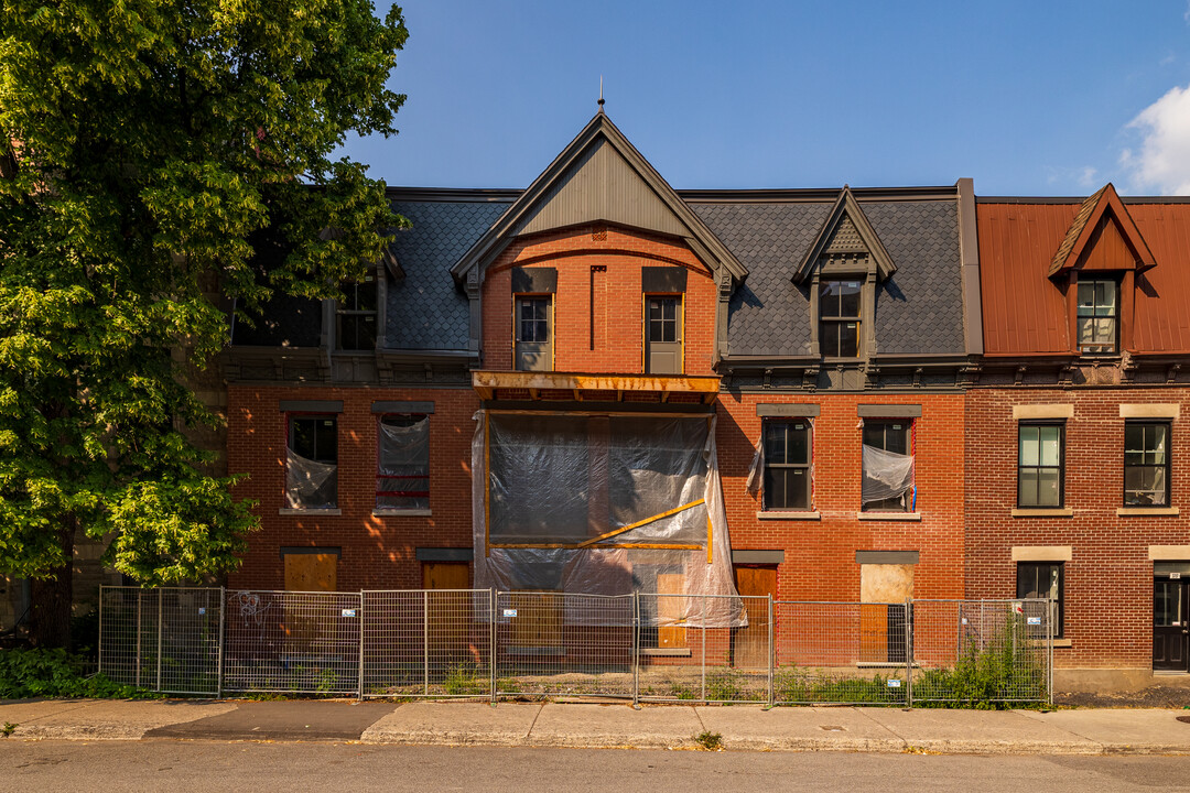 3725 Berri Rue in Montréal, QC - Building Photo