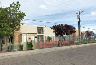 217 Pennsylvania St NE in Albuquerque, NM - Foto de edificio - Building Photo