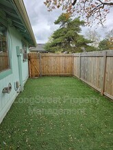 4206 Clay Pl SE in Albany, OR - Foto de edificio - Building Photo
