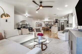 2808 Sharpview Ln in Dallas, TX - Building Photo - Building Photo