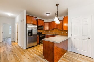 975 Main St in Farmingdale, NY - Building Photo - Building Photo