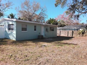 327 Barbara Cir in Belleair, FL - Building Photo - Building Photo