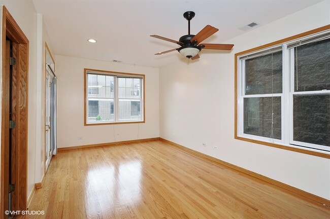 1449 W Belmont Ave, Unit 1449 W. Belmont Ave #3N in Chicago, IL - Building Photo - Building Photo