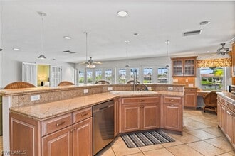 2019 SE 28th Terrace in Cape Coral, FL - Foto de edificio - Building Photo