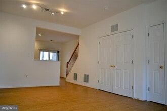 2427 Dew Meadow Ct in Herndon, VA - Building Photo - Building Photo