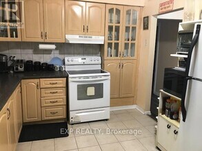 46 Autumn Blvd in Brampton, ON - Building Photo - Building Photo