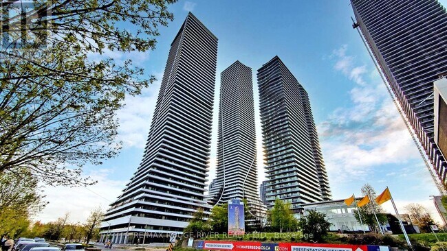 33 Shore Breeze Dr in Toronto, ON - Building Photo - Building Photo