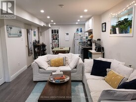 53 Boulder Crescent in Guelph, ON - Building Photo