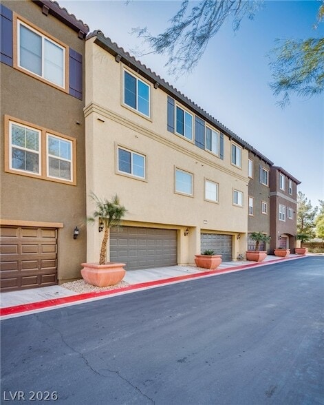 4650 Ranch House Rd in North Las Vegas, NV - Foto de edificio - Building Photo