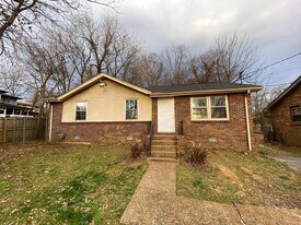 2408 Vaulx Ln in Nashville, TN - Building Photo