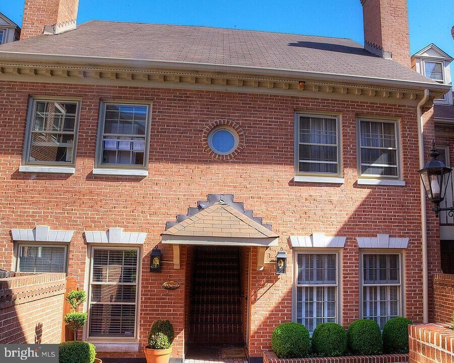 622 S Columbus St in Alexandria, VA - Building Photo