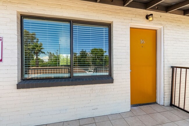 1231 E Thomas Rd in Phoenix, AZ - Building Photo - Building Photo