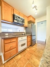 675 Grove Terrace in Elk Grove Village, IL - Building Photo - Building Photo