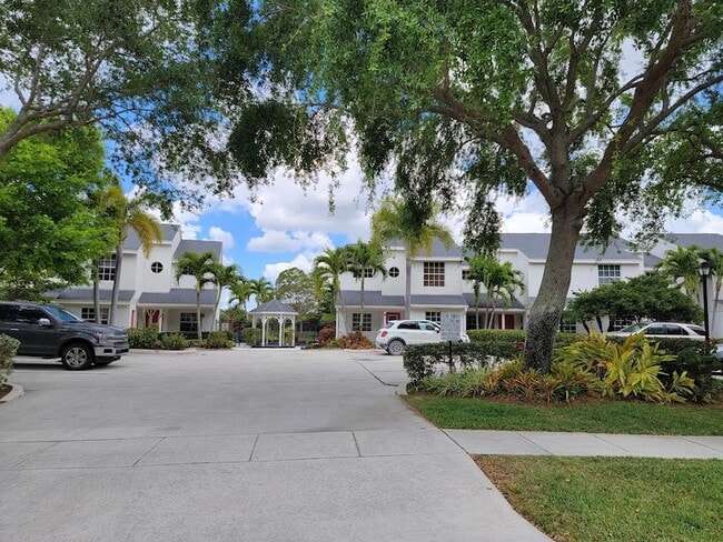 12574 Westhampton Cir in Wellington, FL - Building Photo - Building Photo