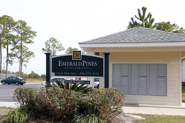 Emerald Pines in Gulfport, MS - Building Photo - Building Photo