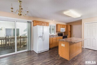 3054 Cherrywood Dr in Bettendorf, IA - Building Photo - Building Photo