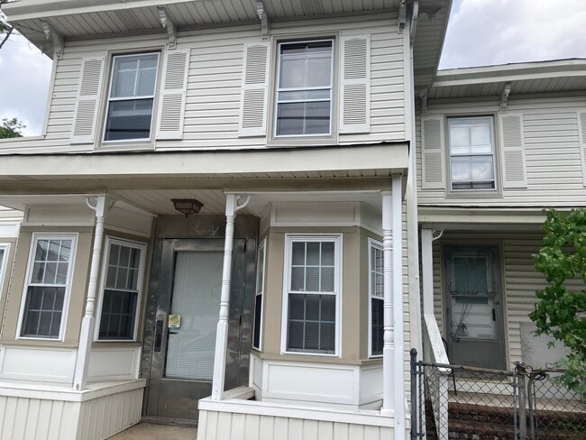 60 Grove St in Glenwood Landing, NY - Building Photo - Building Photo