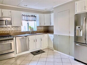 136 W Boston Post Rd in Mamaroneck, NY - Building Photo - Building Photo