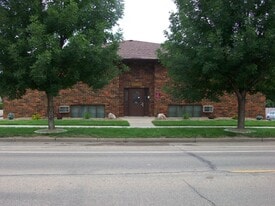 2208 E Divide Ave, Unit 1 in Bismarck, ND - Building Photo