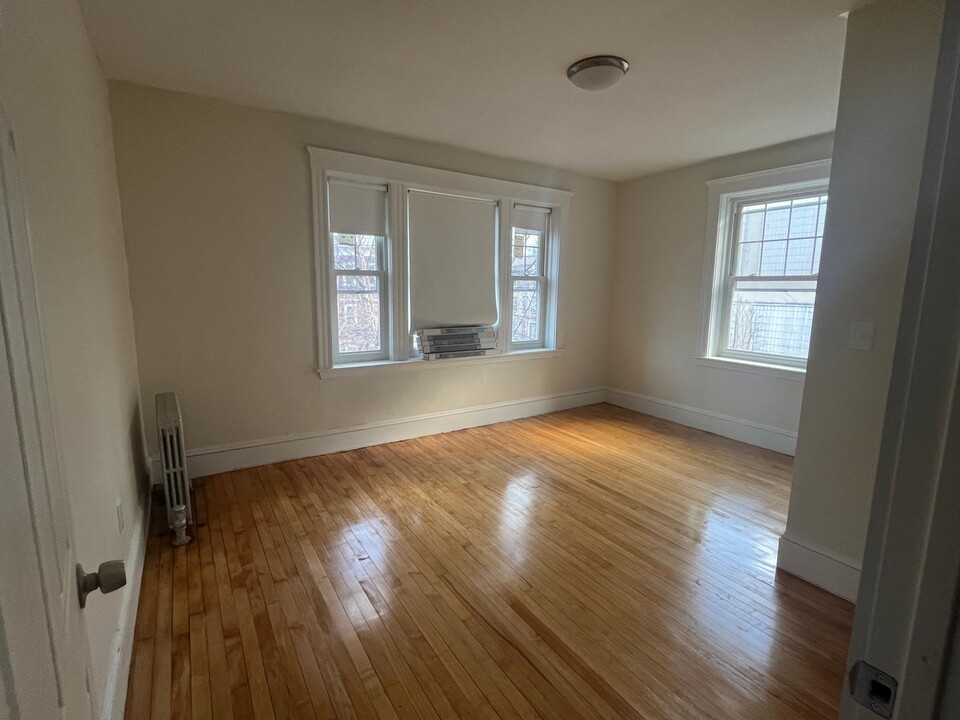 16 Centre St, Unit F in Cambridge, MA - Building Photo