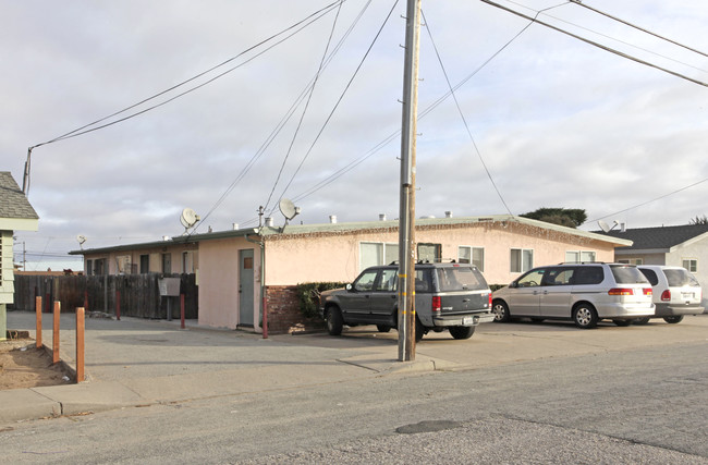 1141 Sonoma Ave in Seaside, CA - Foto de edificio - Building Photo