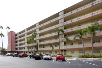 Shore Towers in South Pasadena, FL - Building Photo - Building Photo