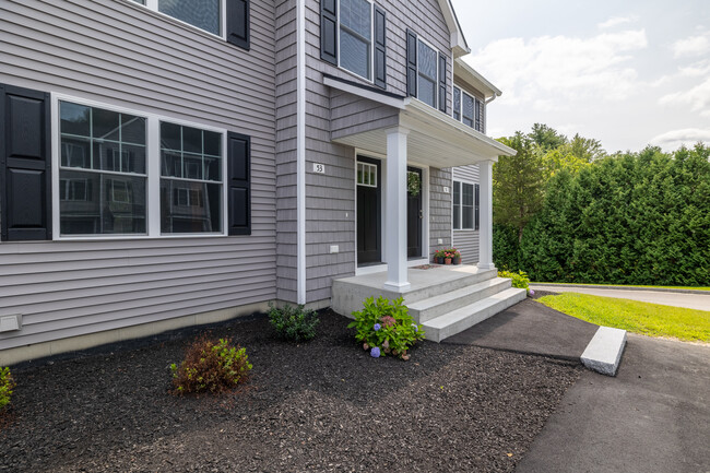 Saddle Rock in Manchester, NH - Building Photo - Building Photo