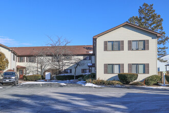16 Cleveland Pl in Gloucester, MA - Foto de edificio - Primary Photo