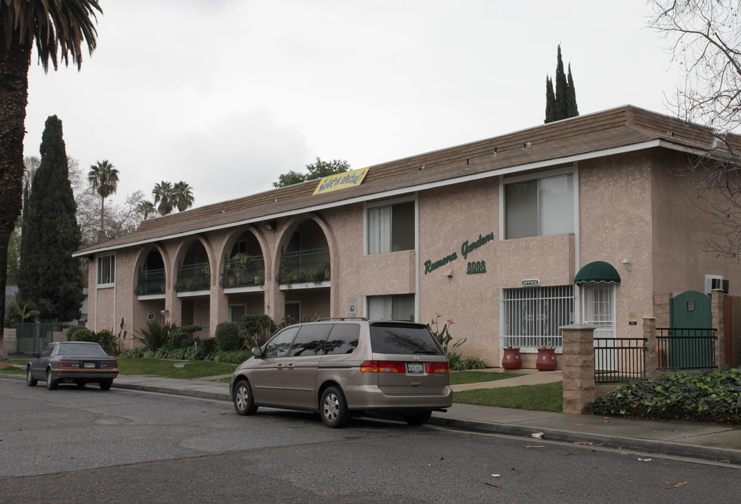 Ramona Garden Apartments in Riverside, CA - Building Photo