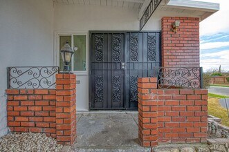 255 W Hawes Ave in Fresno, CA - Building Photo - Building Photo